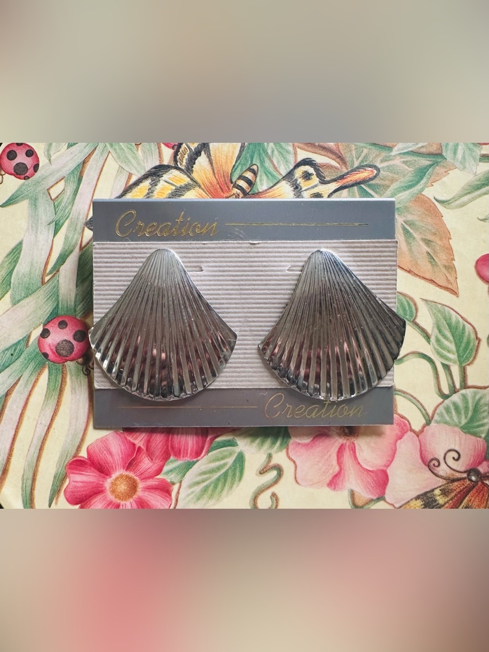 Vintage Shell Earrings 🐚